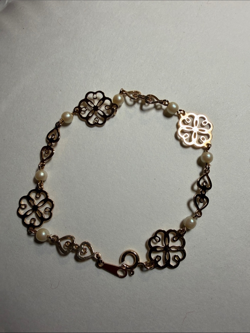 7 inch vintage Avon Delicate White Bead & Gold Filigree Bracelet